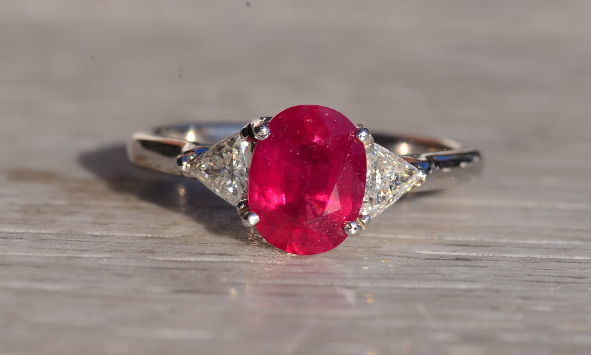 18.00 carat oval ruby ring with 1.30 carat natural diamonds – Lilo Diamonds